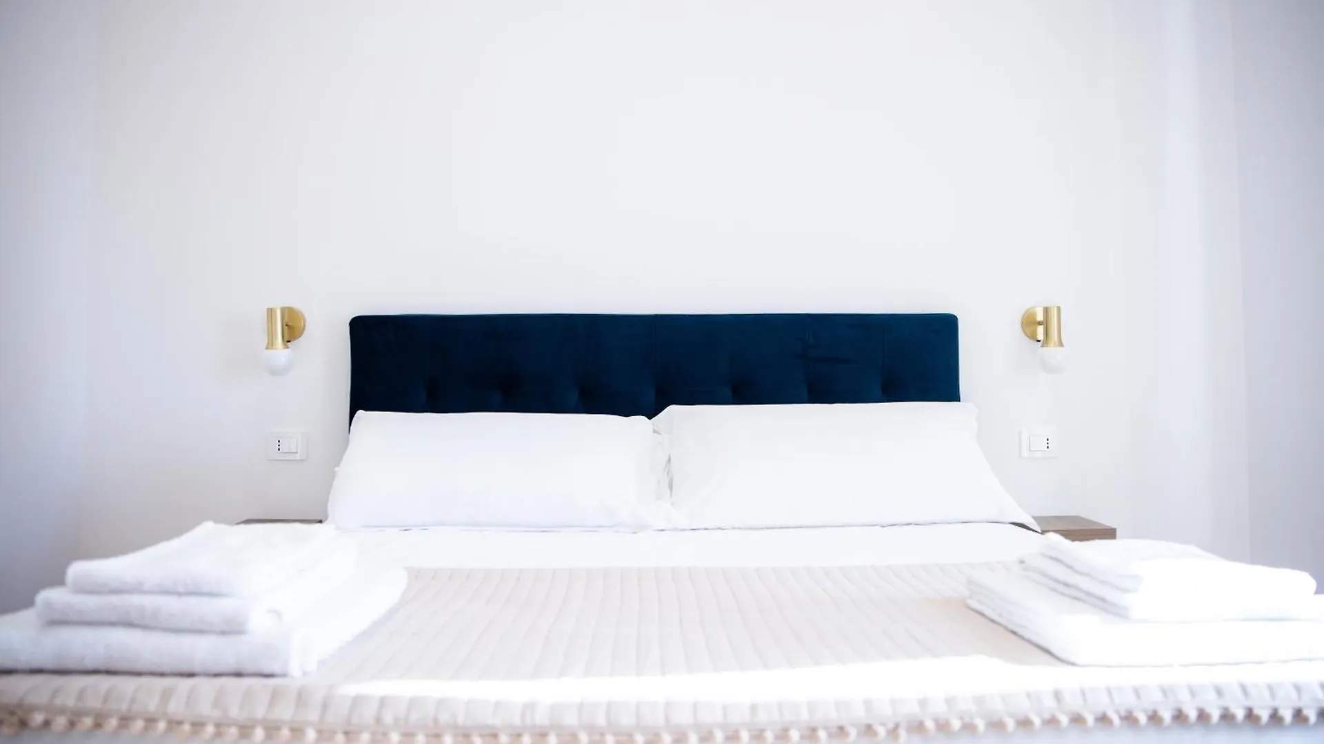 Bed & Breakfast Dimora Diaz B&B Naples Italy